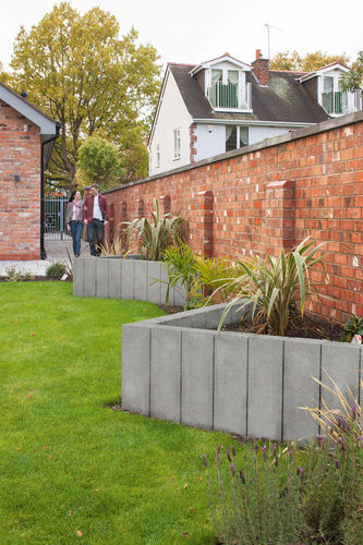 Bordura da giardino - ARGENT PALISADES - Marshalls plc  - in calcestruzzo / verticale