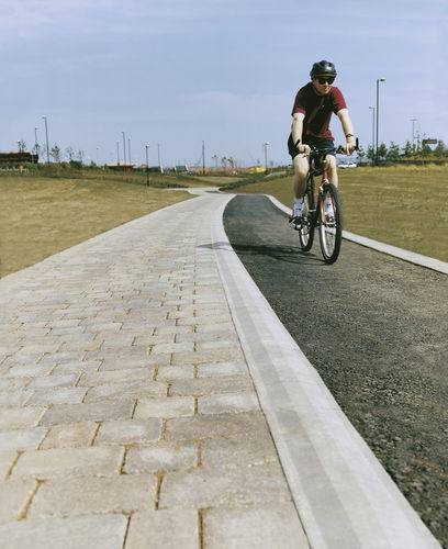 Rampa carrabile per marciapiede - CYCLEWAY  - Marshalls plc  - in pietra ricostituita / lineare