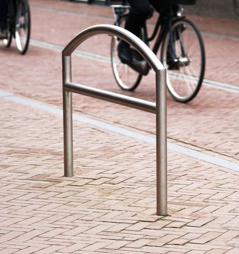 Rastrelliera per biciclette a pavimento - ARC - VelopA - per spazi pubblici / in acciaio inossidabile / professionale