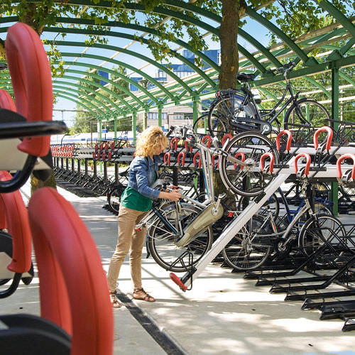 Rastrelliera per biciclette a muro - EASYLIFT+ - VelopA - per spazi pubblici / in acciaio galvanizzato / professionale
