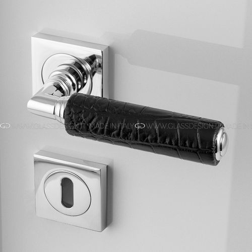 Maniglia per porta - Kikka Home - GLASS DESIGN Srl - in ottone / in pelle / contemporanea