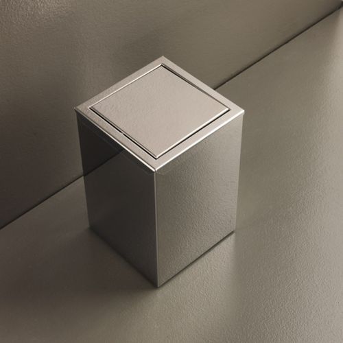 Portarifiuti da bagno - CONTRACT - OML SRL - in metallo / con coperchio / contemporaneo