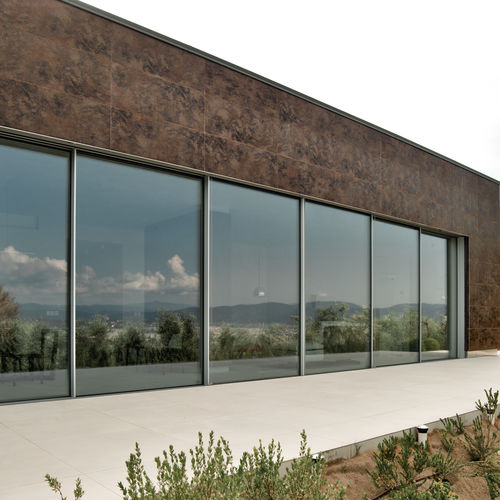 Rivestimento di facciata in pannelli - OXIDE MORO - LAMINAM - in ceramica / verticale / testurizzato