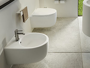WC sospeso - WTONDO - MOMA DESIGN - in ceramica / per uso residenziale / allungato