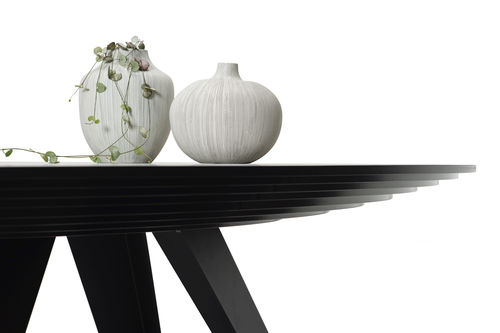 Tavolo da pranzo contemporaneo - BELLY - Odesi. Dutch Design Online - in legno / ovale / per uso residenziale