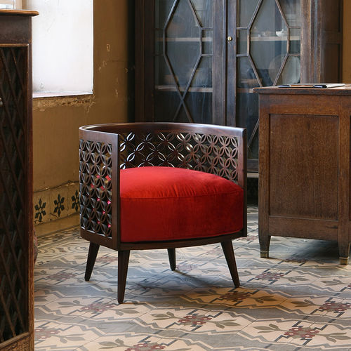 Poltrona design originale - ARABESQUE - NADA DEBS - in tessuto / in noce americano / con cuscino rimovibile
