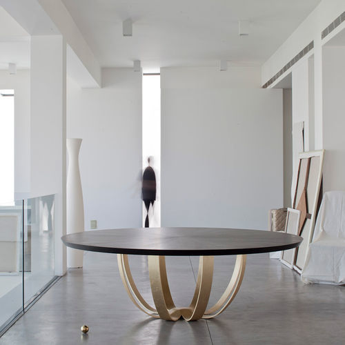 Tavolo design originale - WEB - NADA DEBS - in rovere / con supporto in acciaio / con supporto in quercia