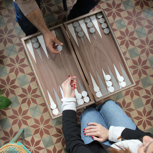 Tavolo da backgammon contemporaneo - FUNQUETRY - NADA DEBS - per uso residenziale / in noce americano