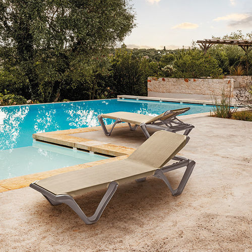 Lettino prendisole contemporaneo - BALI - Myyour - in poliestere / in PVC / per uso contract