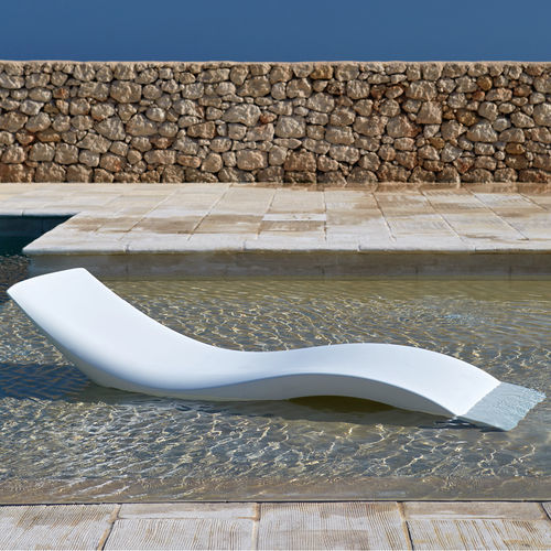 Lettino prendisole design originale - CLOE - Myyour - in pelle / in polietilene / da giardino