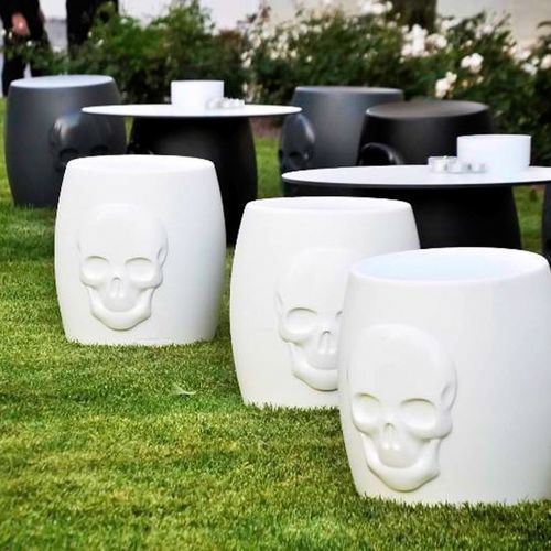 Tavolo contemporaneo - SKULL - Myyour - in vetro / con base in polietilene / rotondo