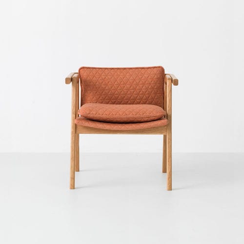 Poltrona visitatore contemporanea - PICK UP STICKS - Resident - in tessuto / in rovere / imbottita