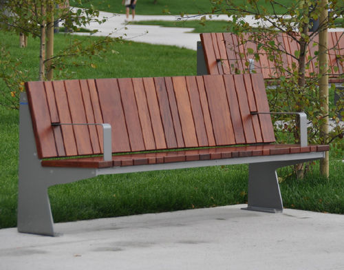 Panca per spazi pubblici contemporanea - WALL-Y - Urbes 21 - in legno / in acciaio / con schienale