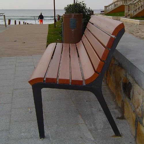 Panca per spazi pubblici contemporanea - AMANTA - Urbes 21 - in legno / in ghisa / in ghisa di alluminio