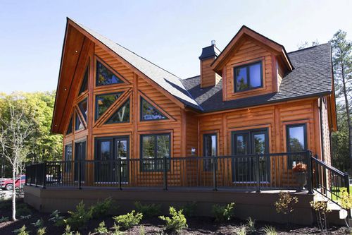 Casa in legno massiccio assemblato - Labrador - TIMBER BLOCK  - ecologica / classica / a due piani