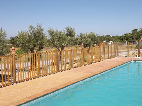 Barriera di protezione - CARMO - fissa / in legno / per piscina