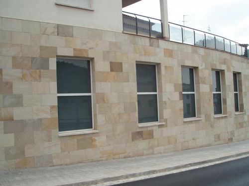 Rivestimento di facciata in fogli - FOSIL SALVAJE - CERAMAT LEVANTE S.L (PIERRES DU MONDE)  - in pietra naturale / opaco