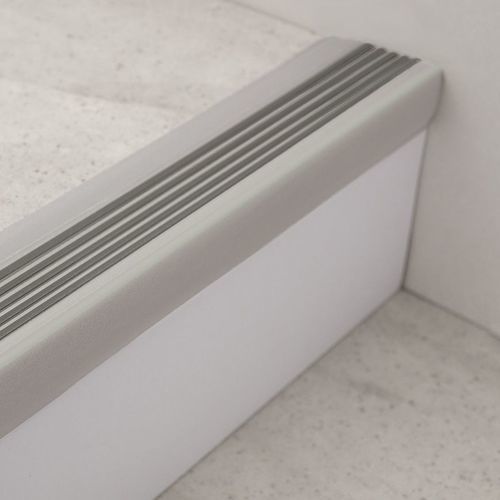 Profilo per gradini in PVC - TKNG A 40 - DÖLLKEN Profiles GmbH - antiscivolo / fotoluminescente