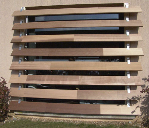 Frangisole in legno - ALLIGATOR - SAB INTERNATIONAL - per facciata / verticale