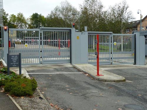 Cancello a libro - PAS 68 - ZAUN FENCING  - in acciaio con rivestimento a polvere / a sbarre / per privati
