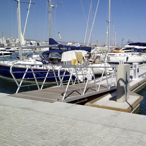 Pontile in legno - PREMIER - Marinetek - in calcestruzzo / flottante / modulare