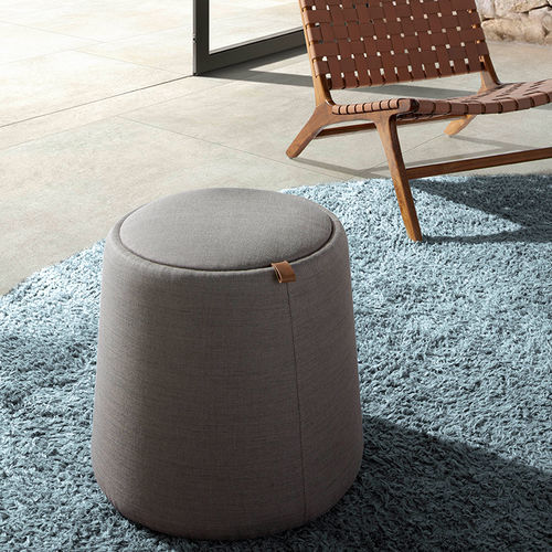 Pouf contemporaneo - 5073 - Angel Cerdá - in tessuto / in legno compensato / tondo