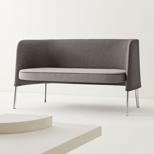 Divano contemporaneo - AGORÀ - SEGIS - in tessuto / in pelle / con braccioli