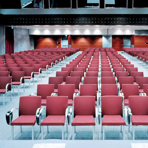 Sedia per auditorium contemporanea - GALLERY - SEGIS - da interno / in tessuto / in pelle