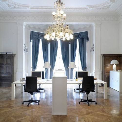 Scrivania per open space - MAHIA - FAMO - da terra / multiposto / contemporanea