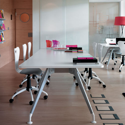 Tavolo da riunione contemporaneo - KIMA - FAMO - in legno / con supporto in metallo / rettangolare