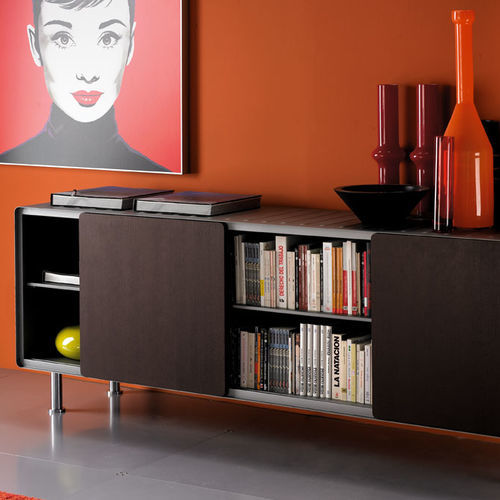 Credenza alta - ENEKO - FAMO - contemporanea / in legno / con ripiano