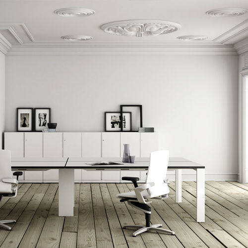 Tavolo da riunione contemporaneo - UM - FAMO - in laminato / in metallo / con supporto in metallo