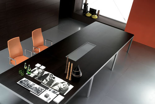 Tavolo da riunione contemporaneo - ENEKO - FAMO - in legno / in metallo / rettangolare