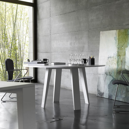 Tavolo da riunione contemporaneo - MAHIA - FAMO - in legno / in metallo / con supporto in metallo
