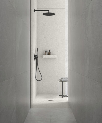 Piatto doccia rettangolare - ESSENTIAL - Fiora - quadrato / antiscivolo / con canaletto di scarico