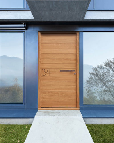 Porta d'ingresso - NUMERO E80 - Urban Front - in legno massiccio / a bilico / senza vetri
