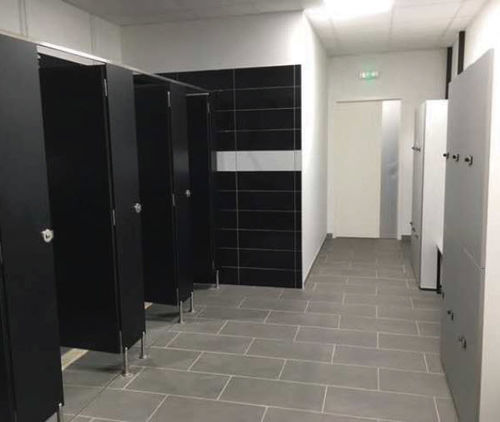 Cabina per bagni pubblici in laminato - MEGABLOK S.A. - per toilette / per edifici pubblici