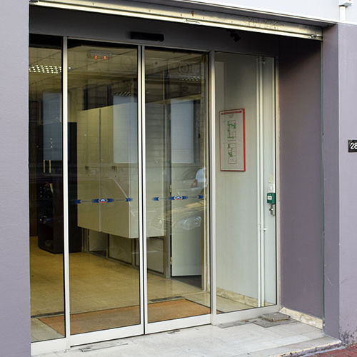 Porta d'ingresso - SMF Services - in metallo / scorrevole / vetrata