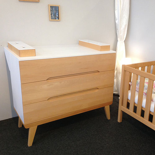 Cassettone contemporaneo - DEBE.BEBE - de Breuyn Möbel GmbH - in legno / per bambini / non specificato