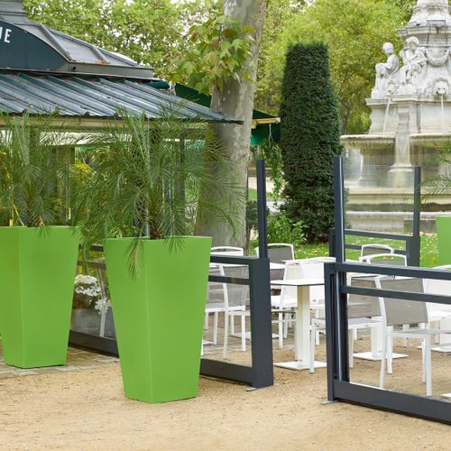 Vaso da giardino in polietilene rotostampato - DESIGNER - VLAEMYNCK - rotondo / quadrato / per spazio pubblico