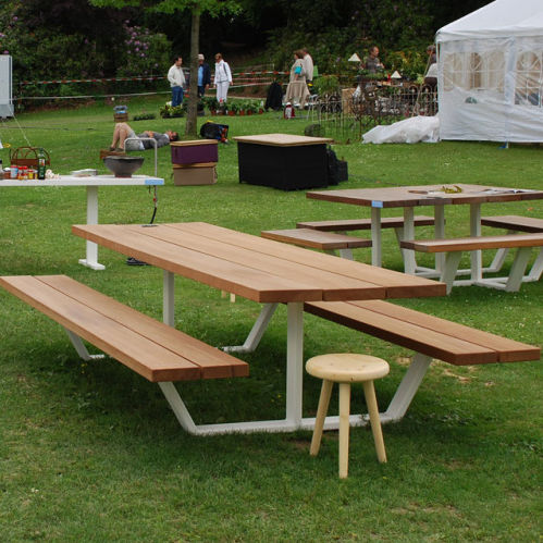 Tavolo da picnic contemporaneo - CASSECROUTE - Cassecroute - in iroko / rettangolare / per spazio pubblico