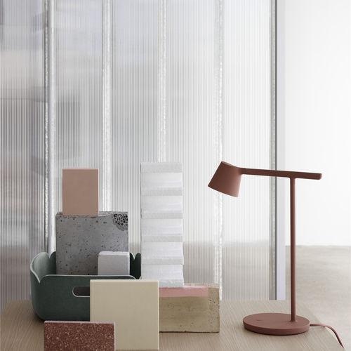 Lampada da tavolo - TIP - Muuto - in alluminio estruso / contemporanea / con cavo