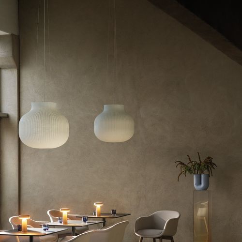 Lampada a sospensione - STRAND - Muuto - in acciaio / in materiale composito / contemporanea