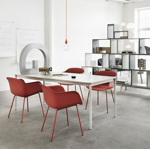 Tavolo design scandinavo - BASE - Muuto - in rovere / in legno compensato / in alluminio