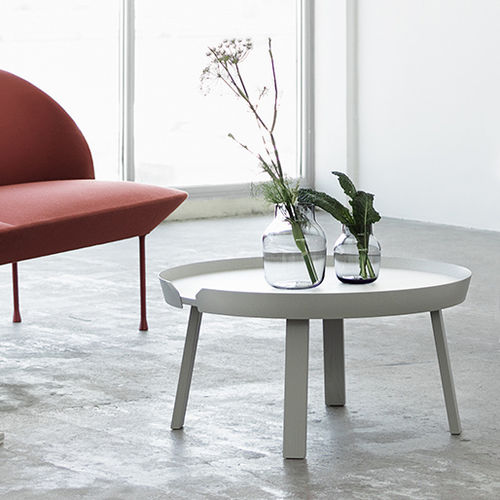 Tavolino basso design scandinavo - AROUND - Muuto - in legno laccato / in legno compensato / con supporto in MDF