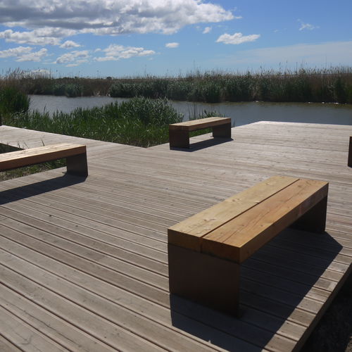 Panca per spazi pubblici design minimalista - INN - FREPAT URBAN EQUIPMENT - in legno / in acciaio galvanizzato / in corten
