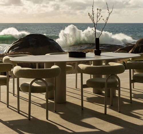 Tavolo da pranzo contemporaneo - Dombolo 10 - HALDANE - in Dekton® / con supporto in acciaio inossidabile laccato / ovale
