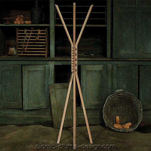 Appendiabiti da terra - CANCAN - Wewood - Portuguese Joinery - contemporaneo / in rovere / in noce