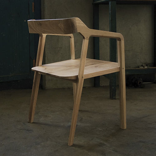 Sedia contemporanea - KUNDERA - Wewood - Portuguese Joinery - da interno / in tessuto / in rovere