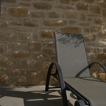 Paramento in pietra calcarea - TARN  - DECOPIERRE - in graniglia di marmo / indoor / per esterni